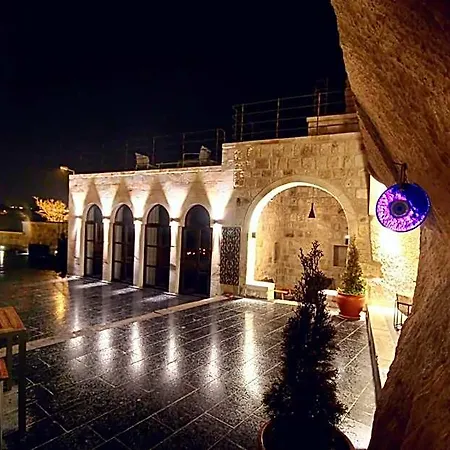 1811 Cave Отель 4*
