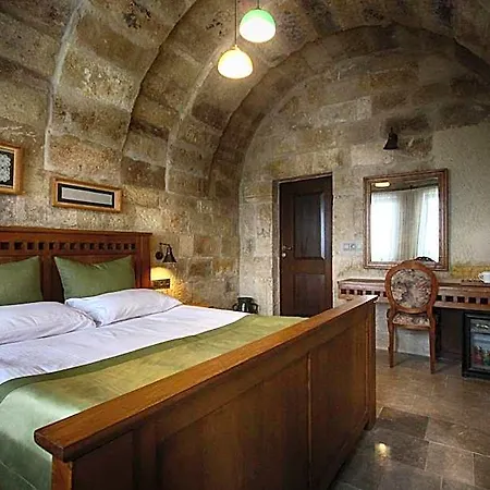 1811 Cave Отель 4*