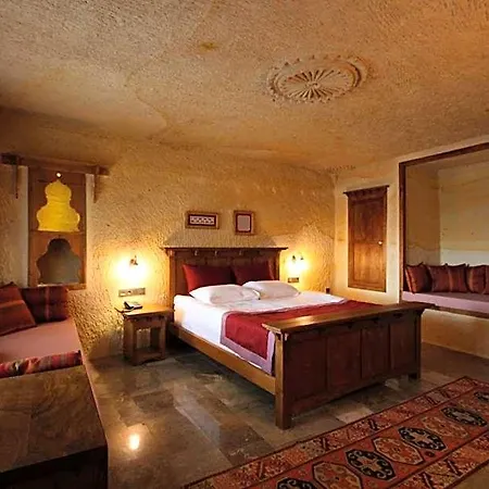 1811 Cave Отель 4*
